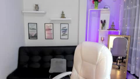 Snapshot of kylie_fire chatting on 10.21.25 kylie online show from 10.21.25