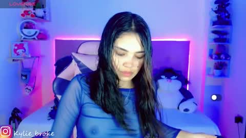 k ylie online show from 02.03.25
