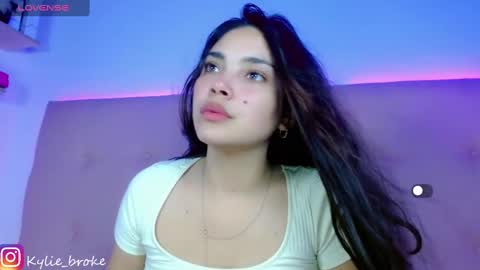 k ylie online show from 02.04.25