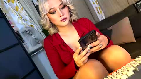 Snapshot of kylie_iyutera chatting on 07.14.26 kylie online show from 07.14.26