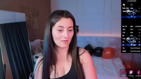 Snapshot of kylie_mellow chatting on 10.30.25 Kylie online show from 10.30.25