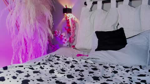 Kylie  online show from 01.11.25