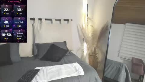 Kylie  online show from 02.15.25