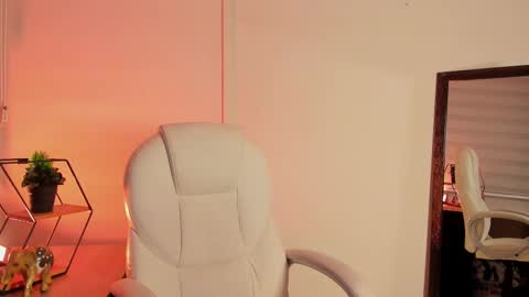 Kylie  online show from 09.15.25