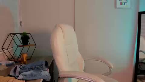 Kylie  online show from 09.22.25