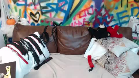 Snapshot of kyliebenson chatting on 11.02.25 Melissa online show from 11.02.25