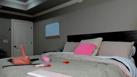 Snapshot of kyliebkillinit chatting on 10.07.25 Kylie online show from 10.07.25