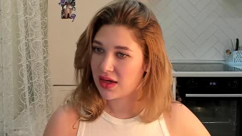 Snapshot of kylieblond chatting on 01.05.25 Din online show from 01.05.25