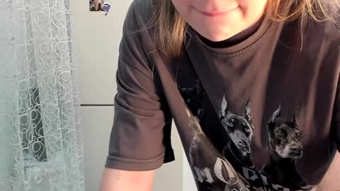 Snapshot of kylieblond chatting on 01.09.25 Din online show from 01.09.25