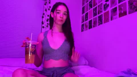 Snapshot of kylieexoxoxo2432 chatting on 02.11.25 Kylie online show from 02.11.25