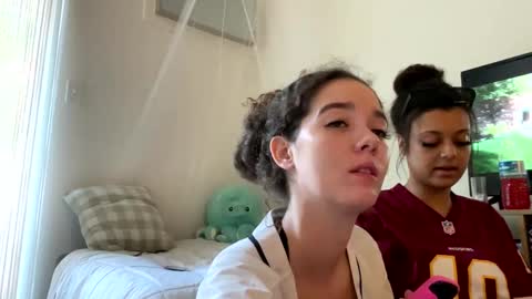 Snapshot of kylieexoxoxo2432 chatting on 09.11.25 Kylie online show from 09.11.25