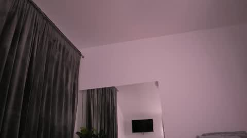 Snapshot of kyliejoyce chatting on 11.08.25 Kylie online show from 11.08.25