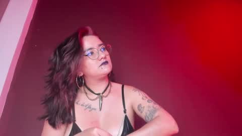 Snapshot of kyliemaxwell chatting on 09.30.25 K Y L I E online show from 09.30.25