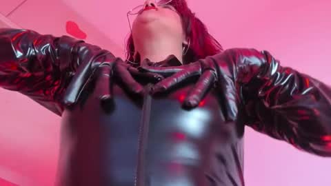 Snapshot of kyliemaxwell chatting on 10.23.25 K Y L I E online show from 10.23.25