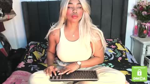 kylie white boobs online show from 03.11.25