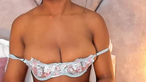 Snapshot of kyliiecooper chatting on 09.26.25 Kylie Cooper online show from 09.26.25