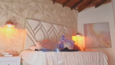 Snapshot of kylle_2050 chatting on 10.04.25 Kyle online show from 10.04.25