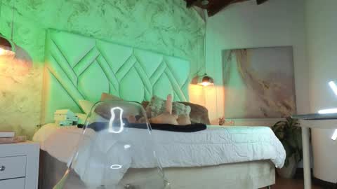 Snapshot of kylle_2050 chatting on 10.30.25 Kyle online show from 10.30.25