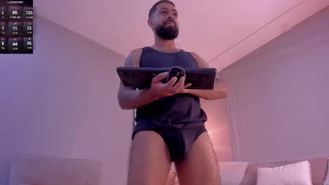 Snapshot of kylliamlevis chatting on 10.18.25 Kylliam Levis online show from 10.18.25