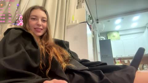 Snapshot of kymberlyrosenlof chatting on 04.26.26 Selena online show from 04.26.26