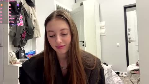 Snapshot of kymberlyrosenlof chatting on 06.01.26 Selena online show from 06.01.26