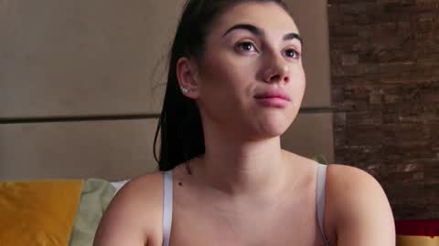 Snapshot of kyrahill_ chatting on 01.12.25 Kyra online show from 01.12.25