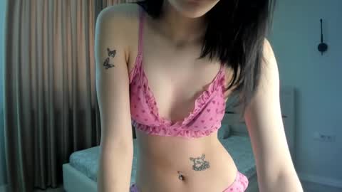 Snapshot of l1l_lola chatting on 04.29.26 Ameli online show from 04.29.26