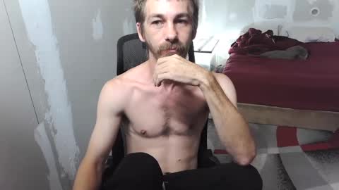 Snapshot of l1v1nth3dr3am chatting on 10.09.25 l1v1nth3dr3am online show from 10.09.25