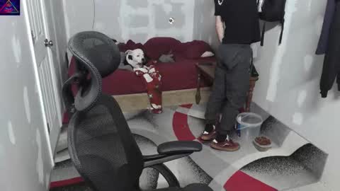 Snapshot of l1v1nth3dr3am chatting on 11.02.25 l1v1nth3dr3am online show from 11.02.25