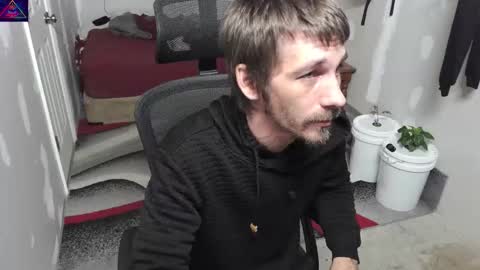 Snapshot of l1v1nth3dr3am chatting on 11.04.25 l1v1nth3dr3am online show from 11.04.25