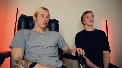 Snapshot of l_adonis_l chatting on 10.17.25 Adonis online show from 10.17.25