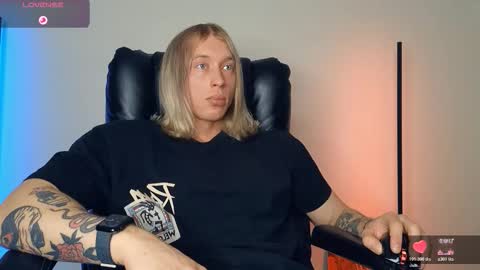 Snapshot of l_adonis_l chatting on 11.05.25 Adonis online show from 11.05.25