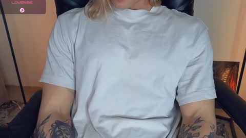 Snapshot of l_adonis_l chatting on 11.16.25 Adonis online show from 11.16.25