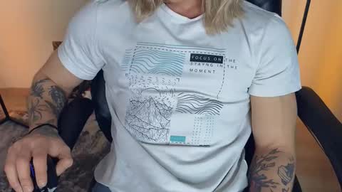 Snapshot of l_adonis_l chatting on 11.17.25 Adonis online show from 11.17.25