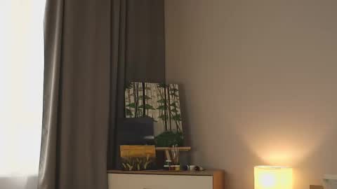 Snapshot of la_belle_ chatting on 10.19.25 Alice online show from 10.19.25