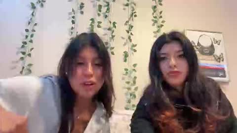 Snapshot of la_fresita02 chatting on 11.20.25 la fresita online show from 11.20.25