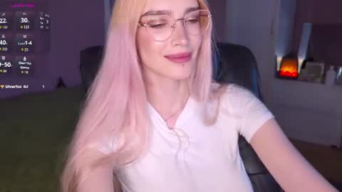 Snapshot of la_lupa chatting on 07.28.26 Evie online show from 07.28.26