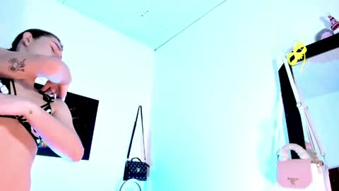 Snapshot of la_ratona_1 chatting on 05.23.26 AriSaray online show from 05.23.26