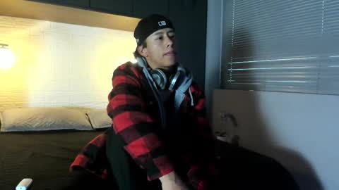 Snapshot of labrinthteasing chatting on 10.15.25 labrinthteasing online show from 10.15.25