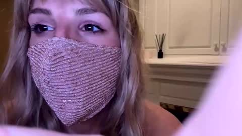 Snapshot of laceluxleather chatting on 03.04.26 laceluxleather online show from 03.04.26