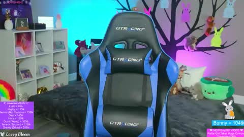 Lacey Bloom online show from 04.16.26