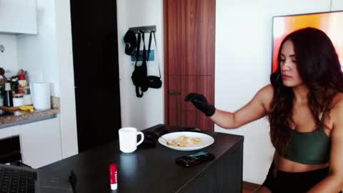 Snapshot of lachicadelcan chatting on 11.13.25 Jazmin online show from 11.13.25