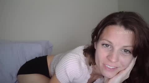 Snapshot of lacie_richards chatting on 10.19.25 Lacie online show from 10.19.25