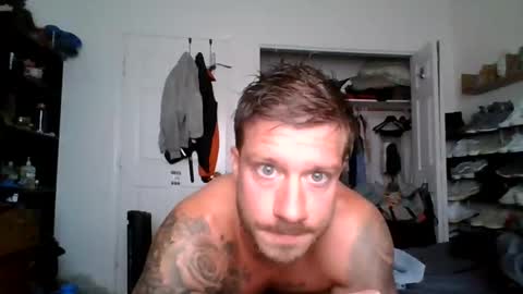 Snapshot of lacrioxcum18 chatting on 10.22.25 lacrioxcum18 online show from 10.22.25