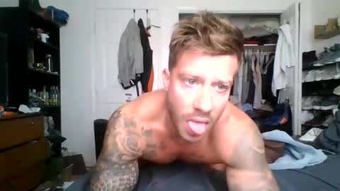 Snapshot of lacrioxcum18 chatting on 11.01.25 lacrioxcum18 online show from 11.01.25