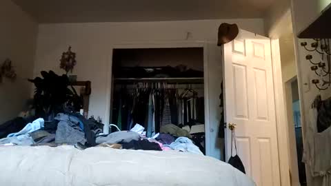 Snapshot of lacybell chatting on 10.04.25 lacybell online show from 10.04.25