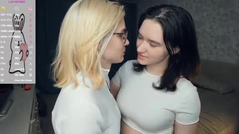 Violet and Isabel online show from 05.14.26