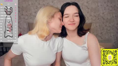 Violet and Isabel online show from 06.08.26