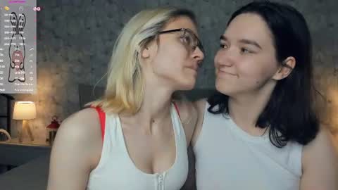 Snapshot of lacyedison chatting on 07.21.26 Violet and Isabel online show from 07.21.26