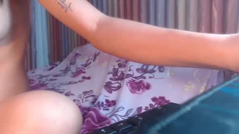 Snapshot of ladiekissesex chatting on 02.12.25 ladiekissesex online show from 02.12.25